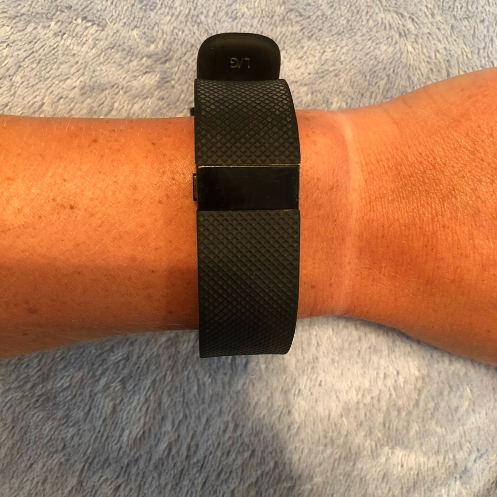 Fitbit Charge HR Wireless Activity Wristband - Picture 3 of 4